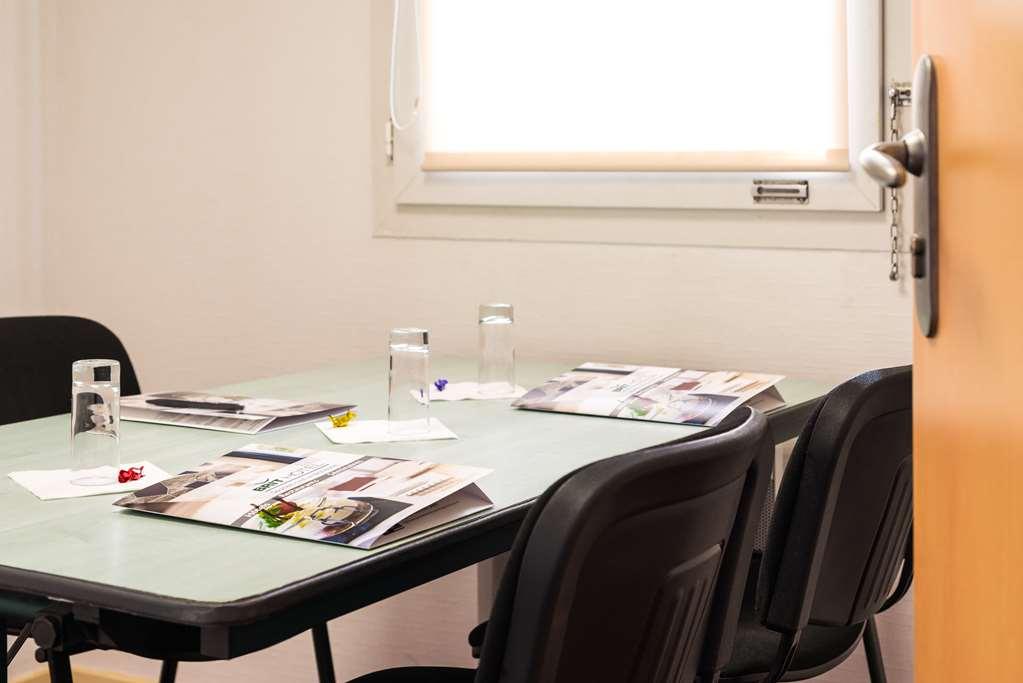 Brit Hotel Le Kerann Nantes St Herblain - Zac De La Lorie Saint-Herblain Facilidades foto